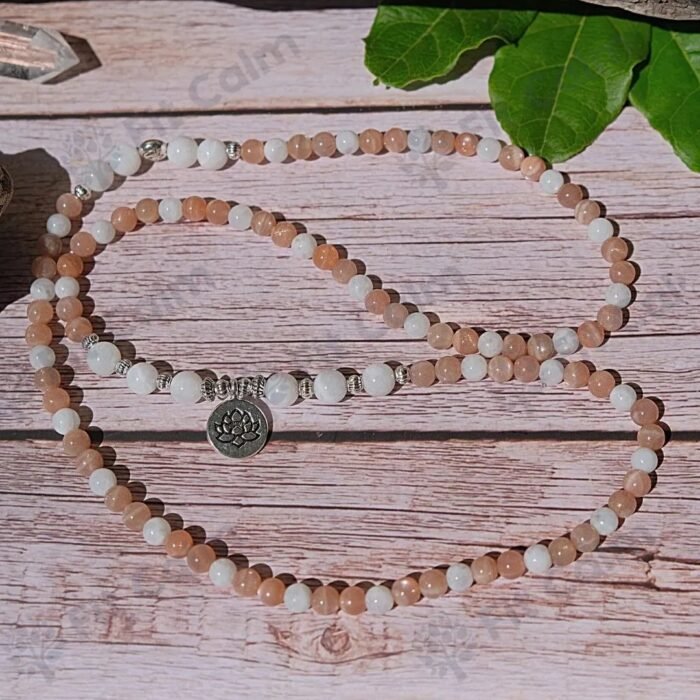 Bracelet Mala "Bonheur Féminin" en Pierre de Lune & Pierre de Soleil - Favorisez la Fertilité et l'Harmonie -  by Fit Calm - bracelet, mala, multi-pierres, multi-tours, nouveautés de juin 2021, Pierre de Lune, Pierre de soleil