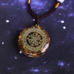 Pendentif Orgonite "Sri Yantra - Protection Sacrée" en Oeil de Tigre -  by Fit Calm - best, Best Seller, Nouveautés de janvier, Oeil de tigre, Orgonite, Pendentif, pendentif orgonite, sri yantra