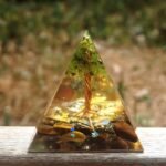 Orgonite "Surya - Arbre du Bonheur" en Oeil de Tigre & Péridot -  by Fit Calm - arbre de vie, nouveautés de novembre 2020, Oeil de tigre, Orgonite, Péridot