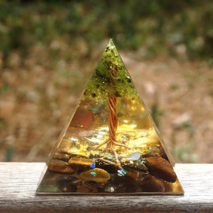 Orgonite "Surya - Arbre du Bonheur" en Oeil de Tigre & Péridot -  by Fit Calm - arbre de vie, nouveautés de novembre 2020, Oeil de tigre, Orgonite, Péridot