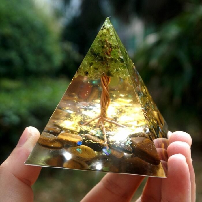 Orgonite "Surya - Arbre du Bonheur" en Oeil de Tigre & Péridot -  by Fit Calm - arbre de vie, nouveautés de novembre 2020, Oeil de tigre, Orgonite, Péridot