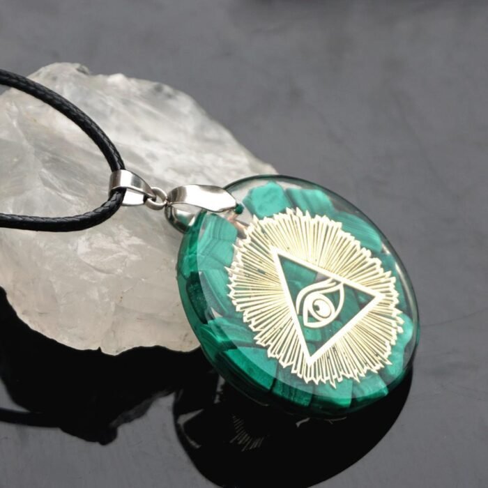 Pendentif Orgonite "Oeil d'Horus" en Malachite -  by Fit Calm - horus, Malachite, nouveautés de août 2020, Orgonite, Pendentif, pendentif orgonite