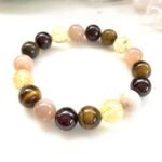 Bracelet "Joie Divine" en Pierre de Soleil, Grenat, Oeil de Tigre & Citrine -  by Fit Calm - best, Bracelet, chance, Citrine, Grenat, multi-pierres, Oeil de tigre, Pierre de soleil, taille